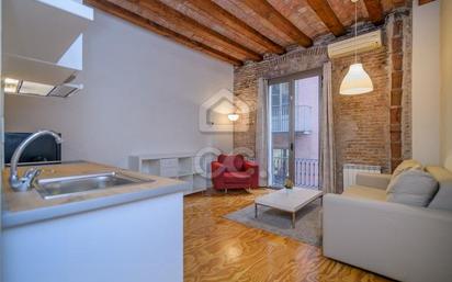 Living room of Study to rent in  Barcelona Capital  with Air Conditioner, Heating and Balcony