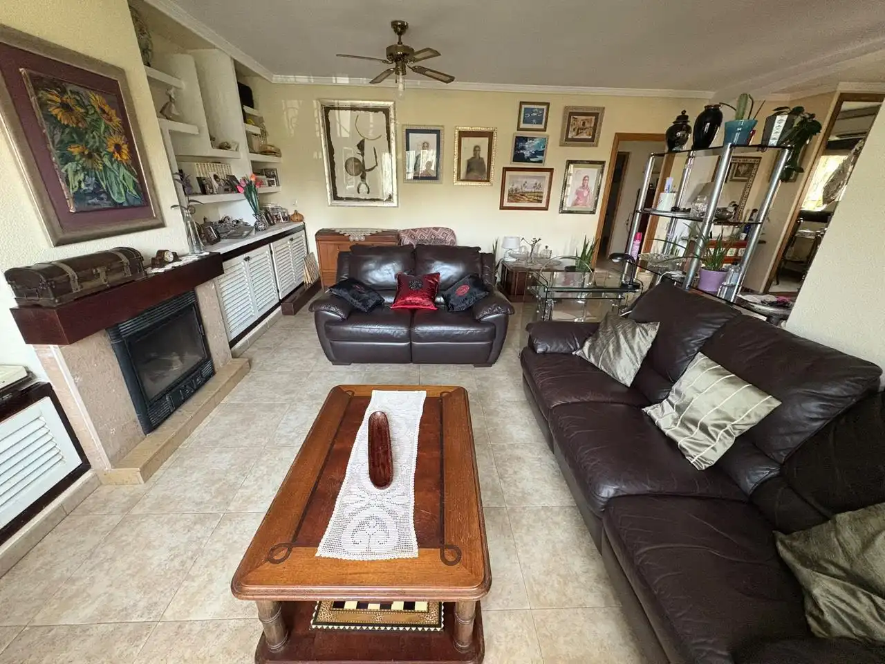 Sala d'estar de Casa adosada en venda en Benicasim / Benicàssim amb Aire condicionat, Jardí privat i Terrassa
