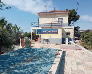 Vista exterior de Casa o xalet de lloguer en Novelda amb Jardí privat, Terrassa i Piscina