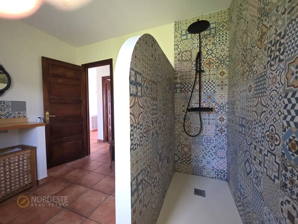 Badezimmer von Country house zum Verkauf in Llanera