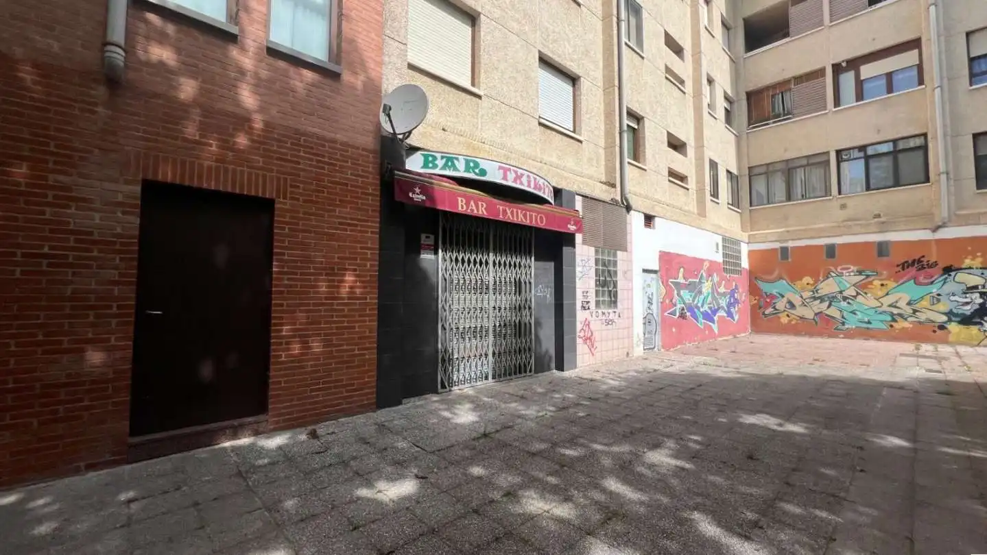 Business premises for sale in Pintor Obdulio Lopez de Uralde Kalea, imagen 9
