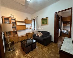 Sala d'estar de Pis en venda en  Madrid Capital amb Calefacció i Parquet