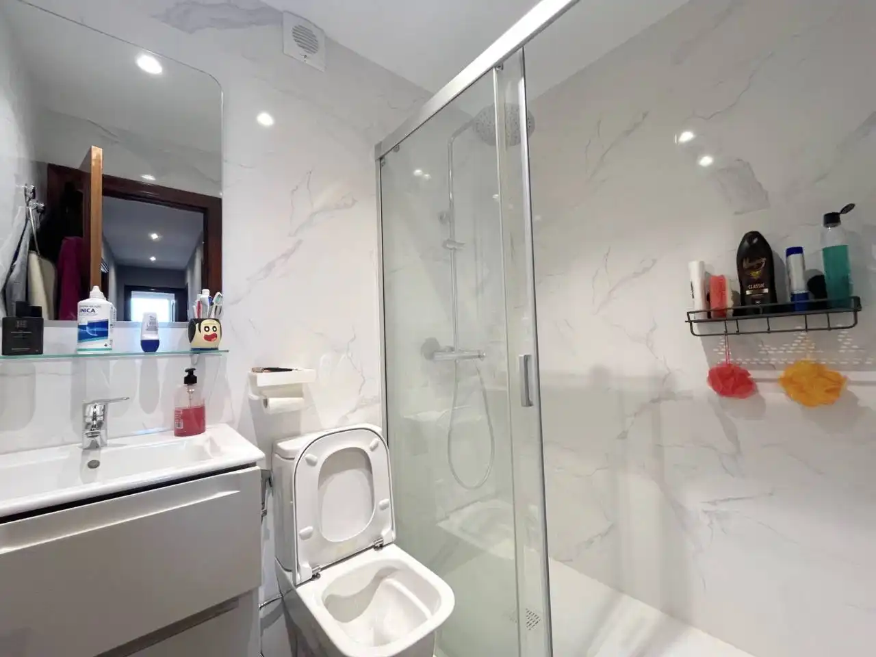 Bathroom of Flat for sale in Erandio  with Heating, Terrace and Furnished