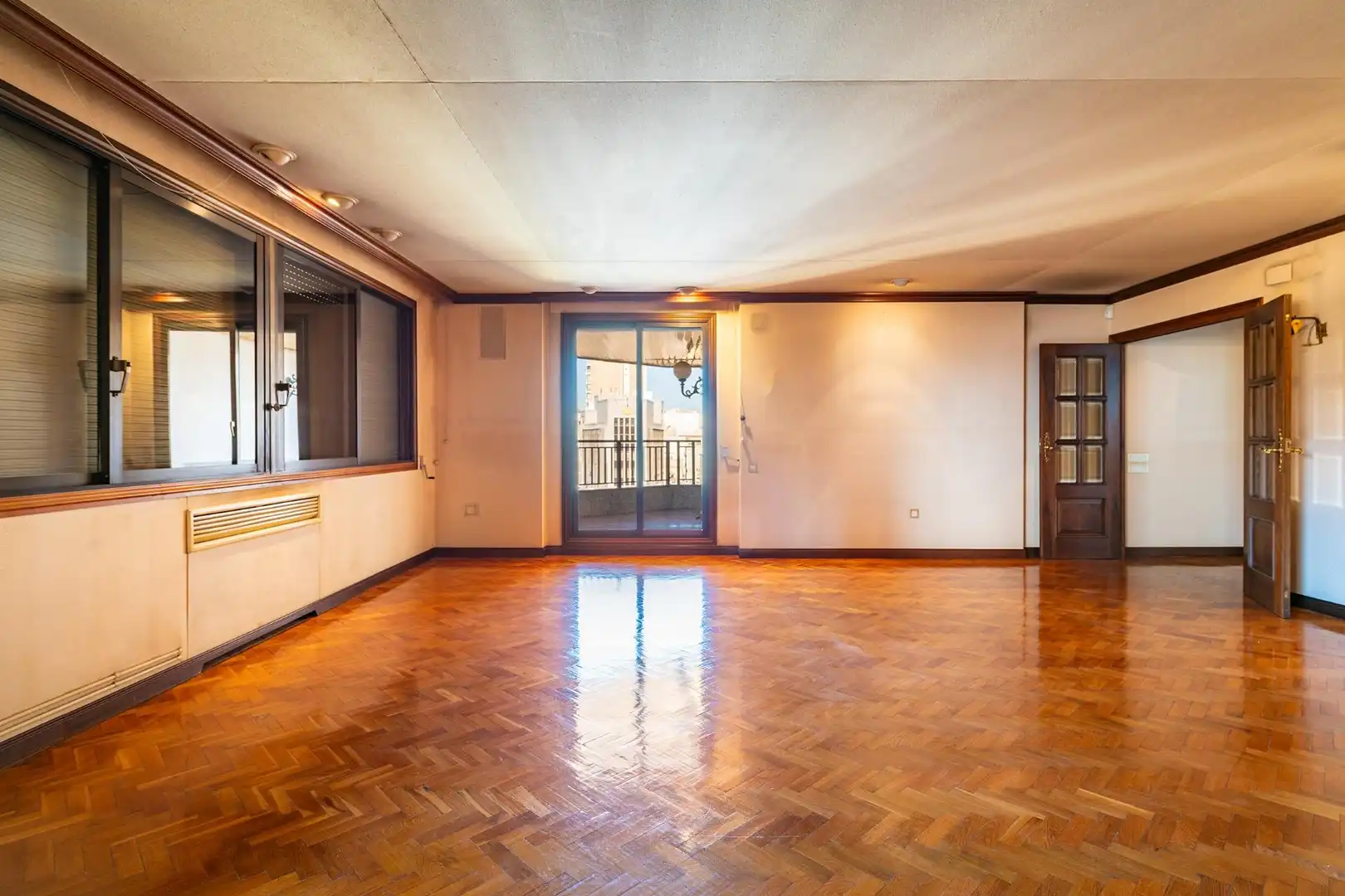 Sala d'estar de Pis en venda en Castellón de la Plana / Castelló de la Plana amb Aire condicionat, Parquet i Terrassa