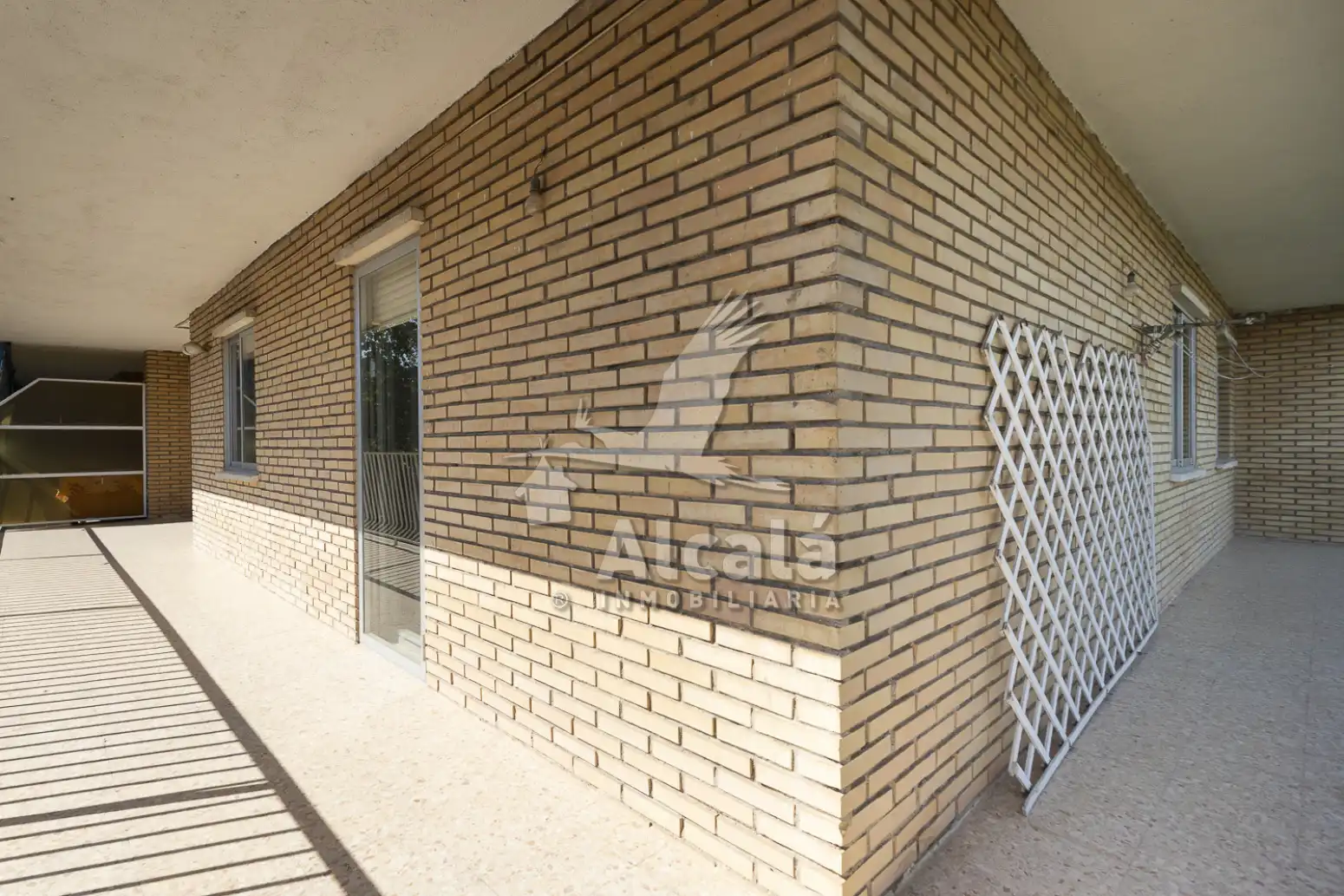 Vista exterior de Piso en venta en Alcalá de Henares con Calefacción, Parquet y Terraza