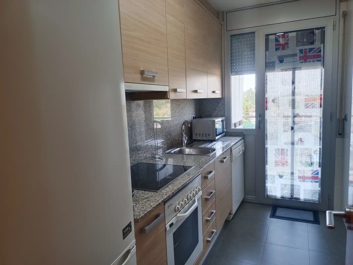 Cocina de Apartamento de alquiler en Lleida con Aire acondicionado, Calefacción y Parquet