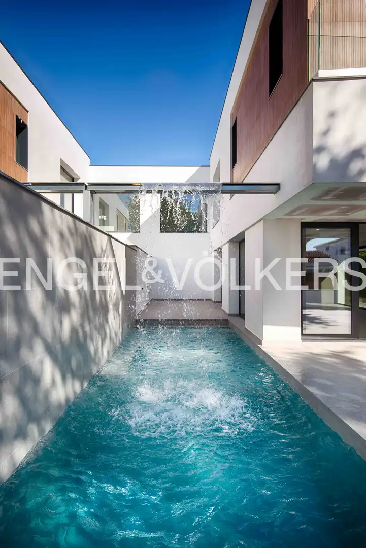 Terraced house with terrace for sale in Carrer Requesens, imagen 4
