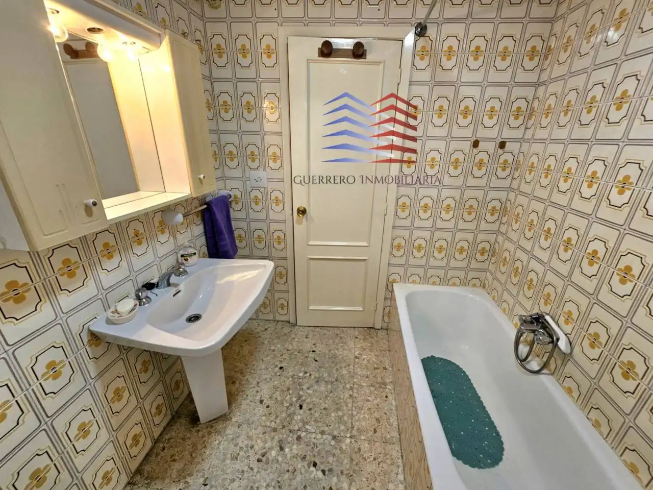 Bathroom of Flat for rent in Ourense Capital   with Heating, Furnished and Balcony
