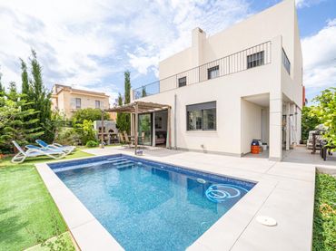 Villa con piscina in vendita a VENCILL