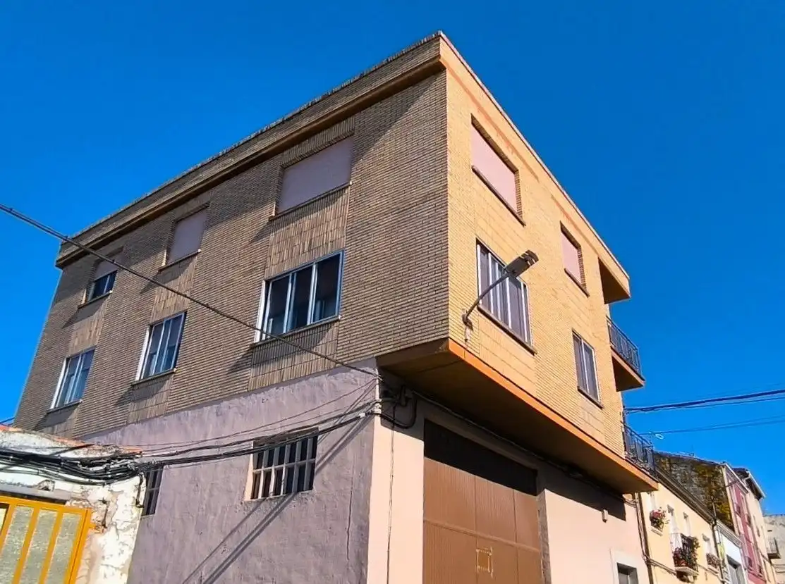 Vista exterior de Casa o chalet en venta en Entrena con Calefacción, Terraza y Trastero