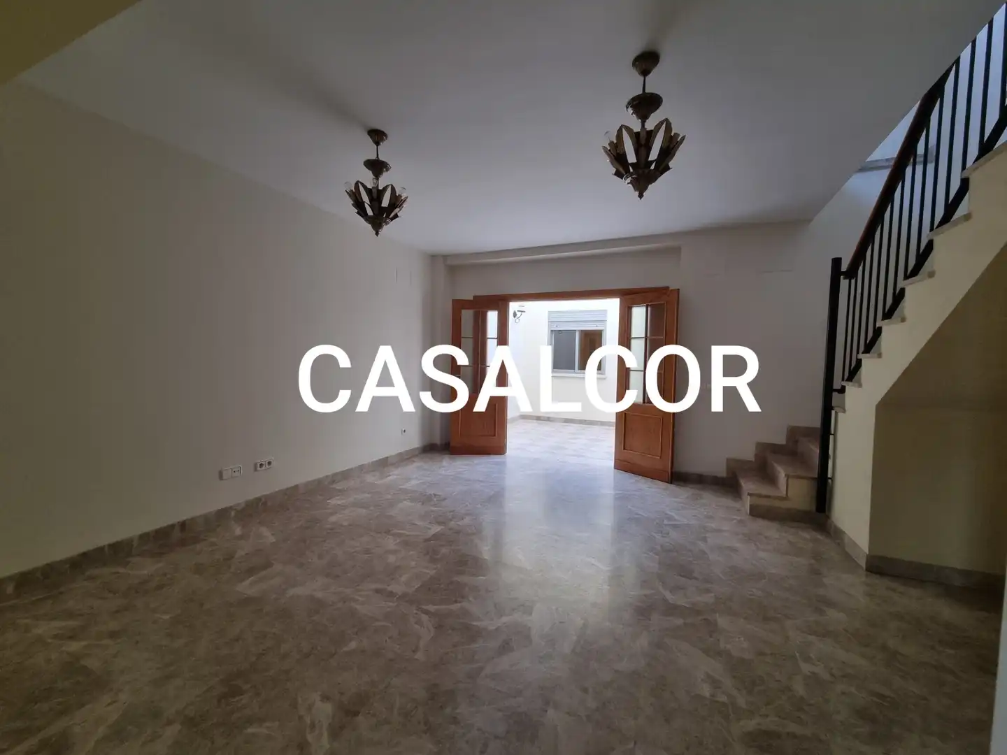 Sala d'estar de Dúplex en venda en Mairena del Alcor amb Aire condicionat i Terrassa