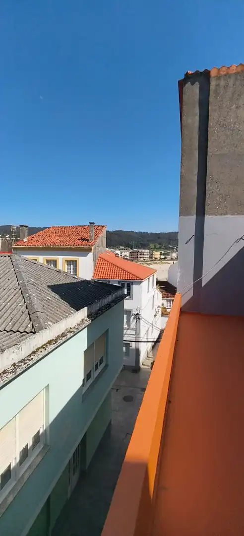 Vista exterior de Casa adosada en venda en Cedeira amb Parquet, Terrassa i Balcó