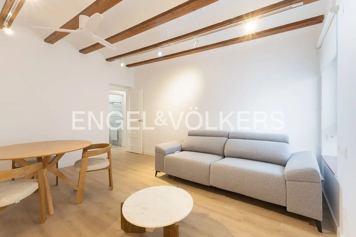 Living room of Flat for rent in Valencia  with Air Conditioner, Heating and Parquet flooring