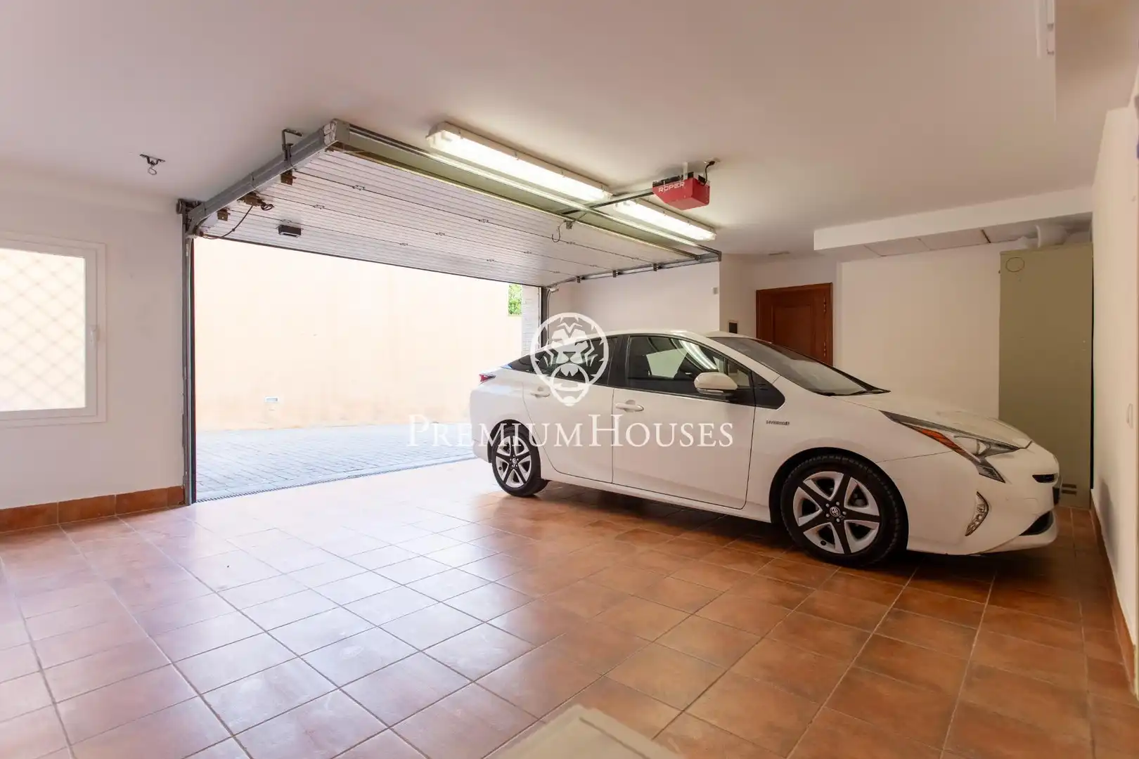 Aparcament de Casa o xalet en venda en Vilassar de Dalt amb Calefacció, Jardí privat i Terrassa
