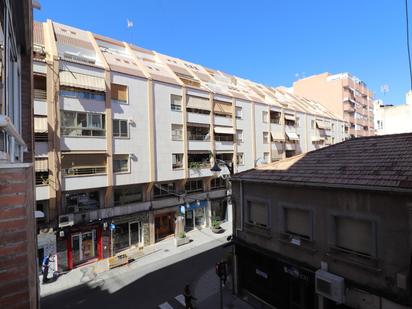 Vista exterior de Pis en venda en Elda amb Balcó
