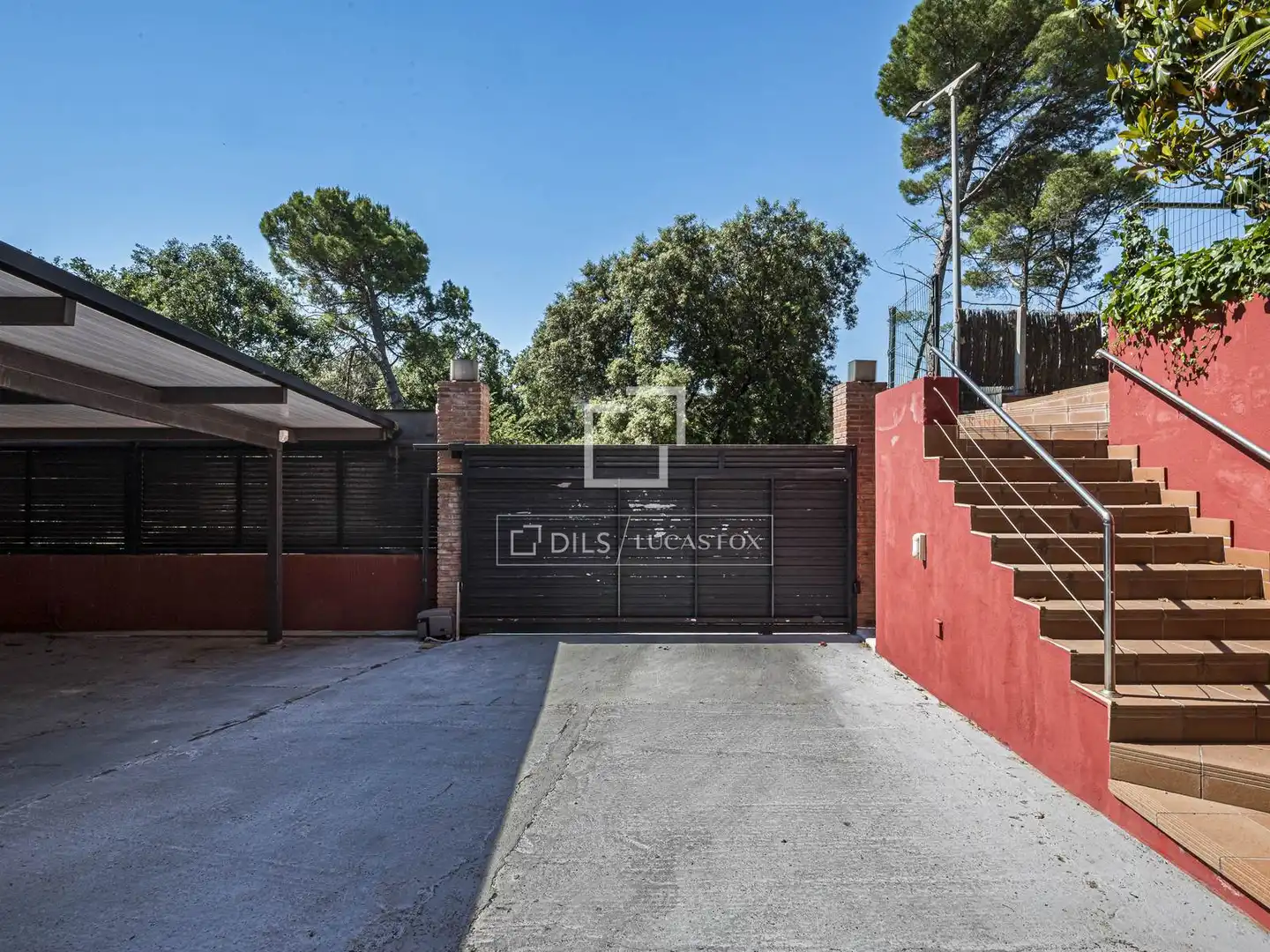 Vista exterior de Casa o xalet en venda en Sant Cugat del Vallès amb Aire condicionat, Calefacció i Jardí privat