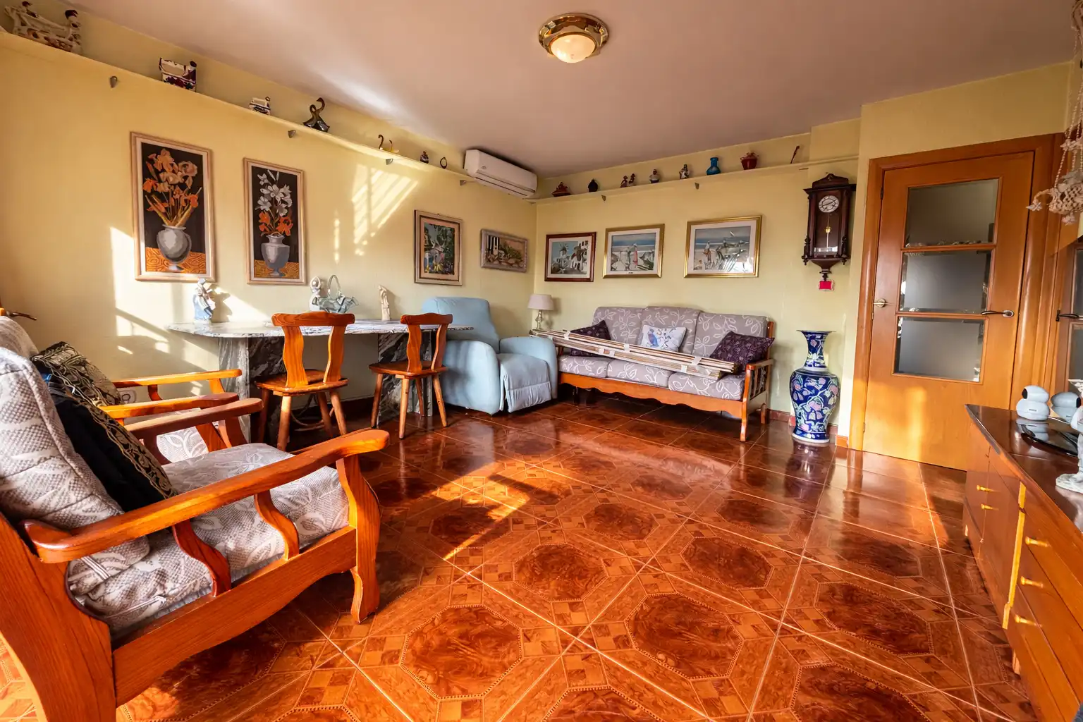 Living room of Flat for sale in Sant Joan Despí  with Air Conditioner, Heating and Furnished