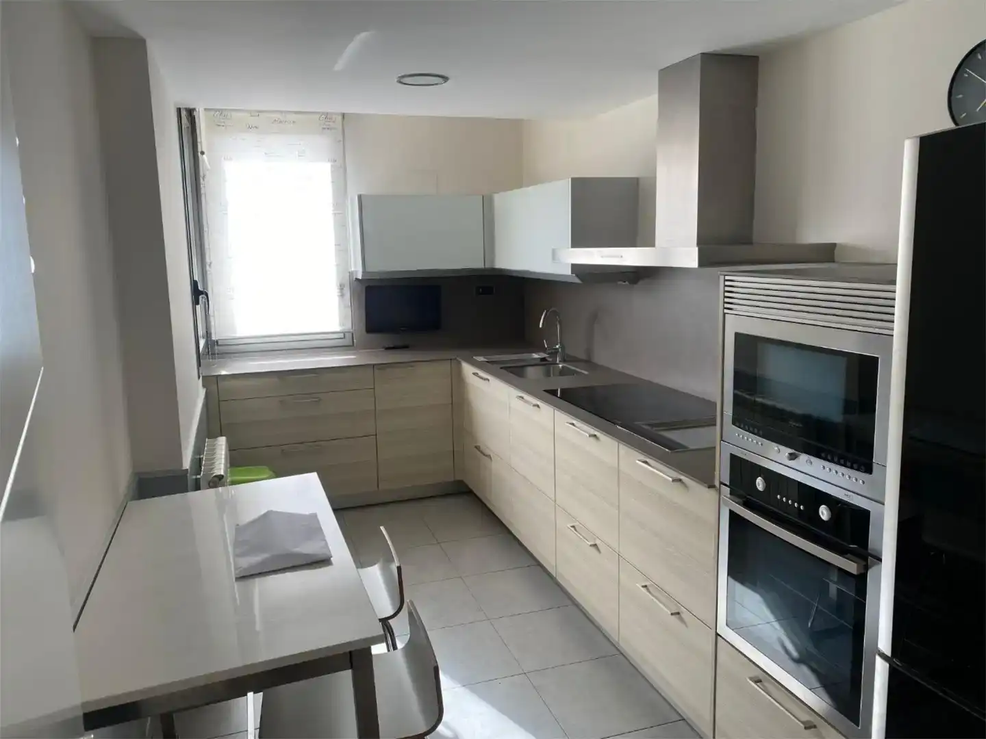 Küche von Wohnung zum Verkauf in Lleida mit Klimaanlage, Privatgarten und Parkett
