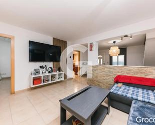 Sala d'estar de Casa o xalet en venda en Sant Vicenç Dels Horts amb Calefacció, Terrassa i Moblat