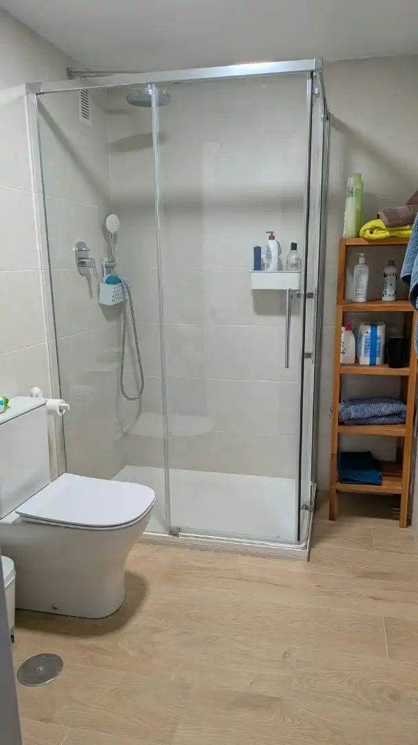 Baño de Piso de alquiler en Madrid con Calefacción y Amueblado