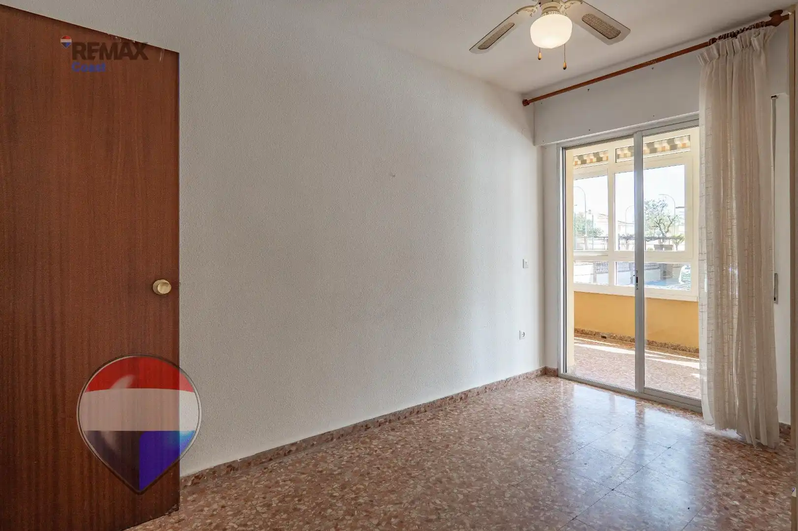 Wohnung zum Verkauf in Rincón de la Victoria mit Privatgarten, Terrasse und Gemeinschaftspool
