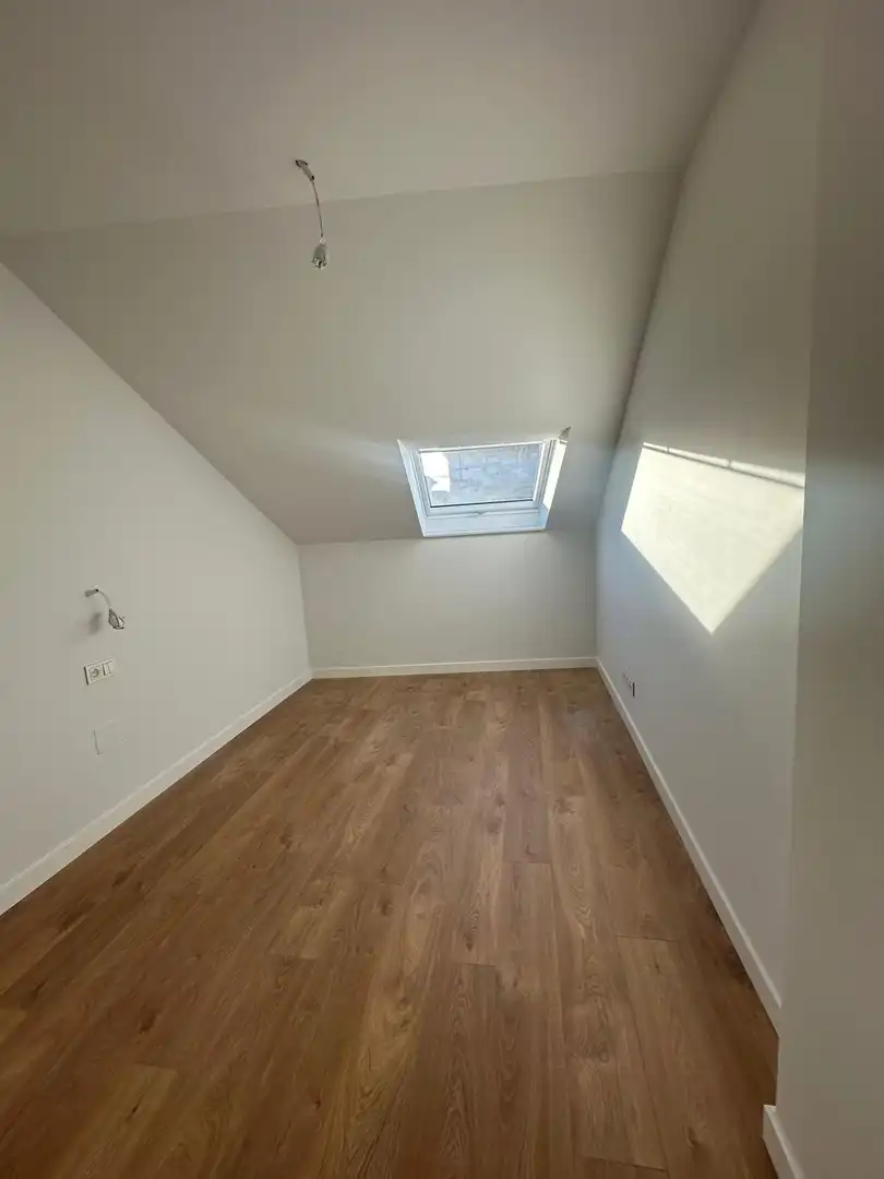 Dormitori de Àtic en venda en León Capital  amb Calefacció, Parquet i Traster