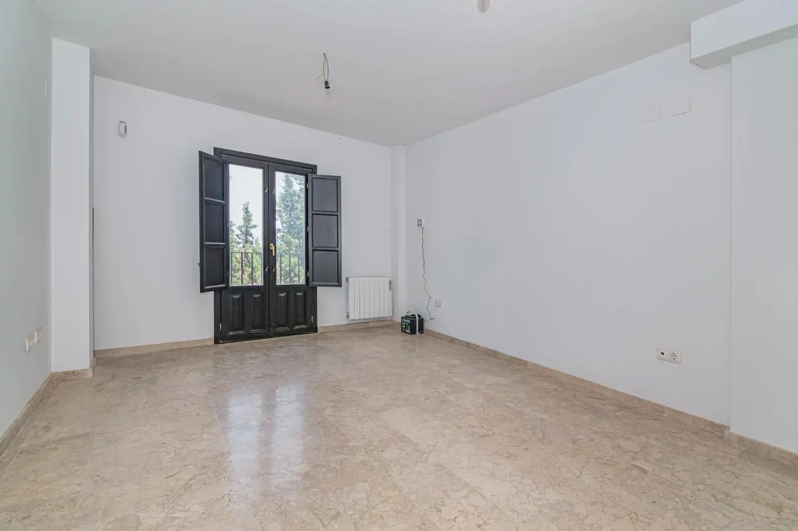 Sala de estar de Piso en venta en La Zubia con Calefacción y Balcón