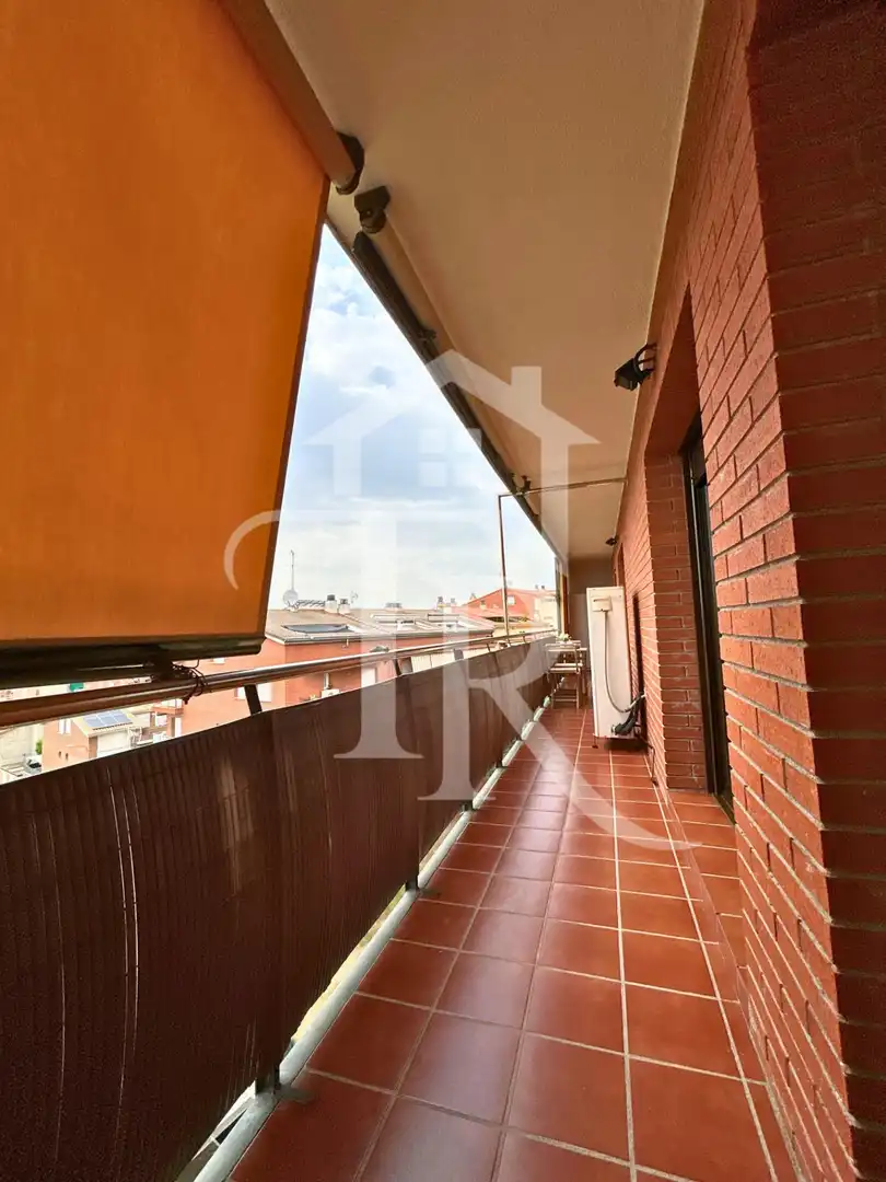 Außenansicht von Dachboden zum Verkauf in Rubí mit Klimaanlage, Heizung und Terrasse