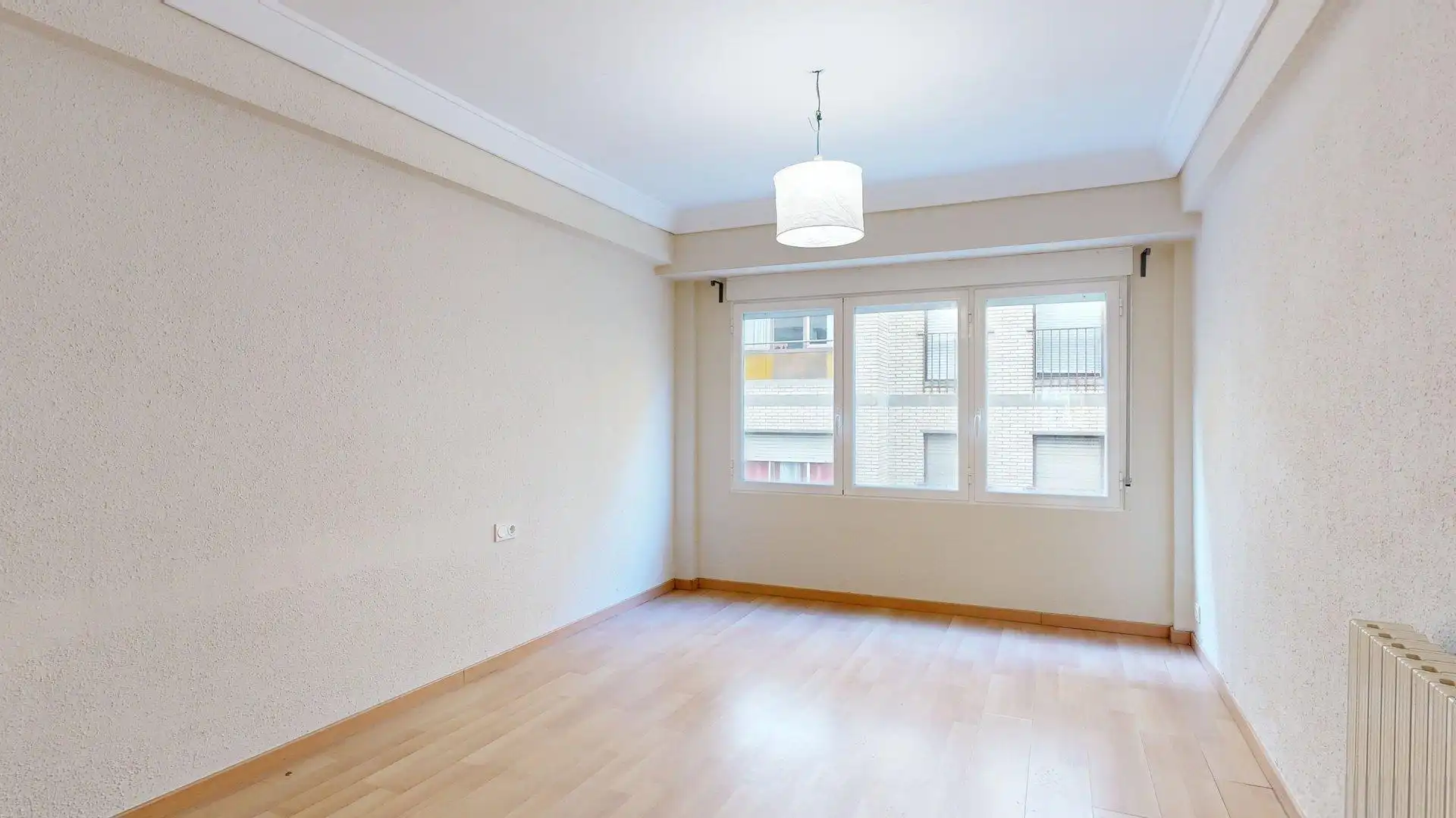 Habitación de Piso en venta en Zaragoza con Calefacción, Terraza y Balcón
