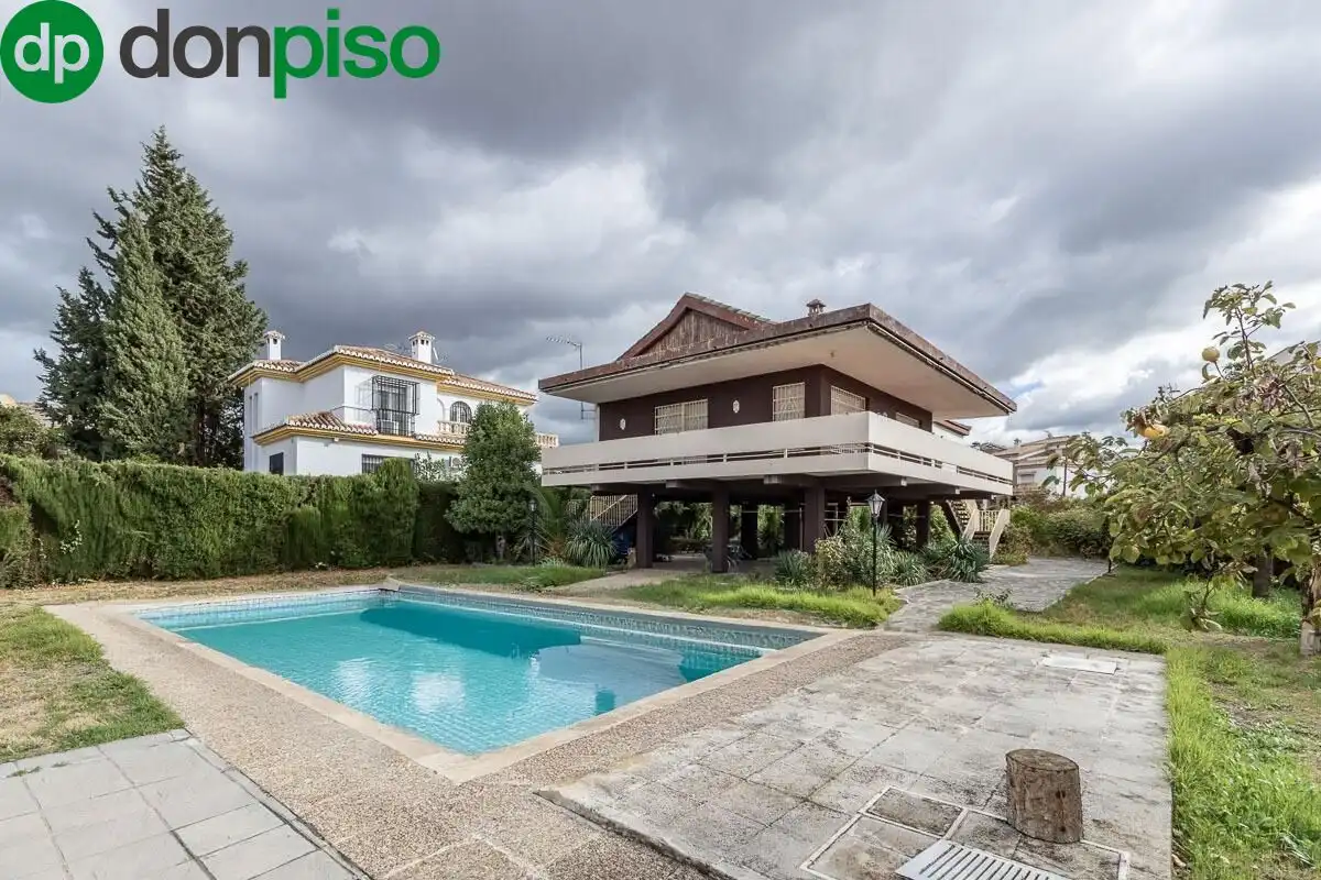 Casa con terrazza in vendita a Avenida HUETOR VEGA
