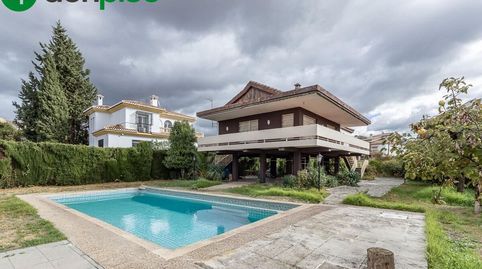 Gran casa con parcela y piscina en Cájar
