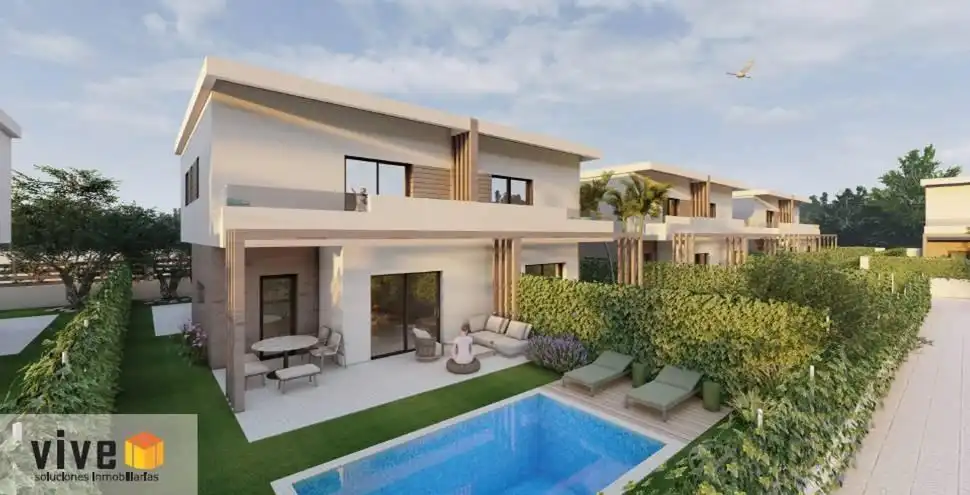 Exterior view of Single-family semi-detached for sale in Mairena del Aljarafe  with Private garden, Terrace and Community pool