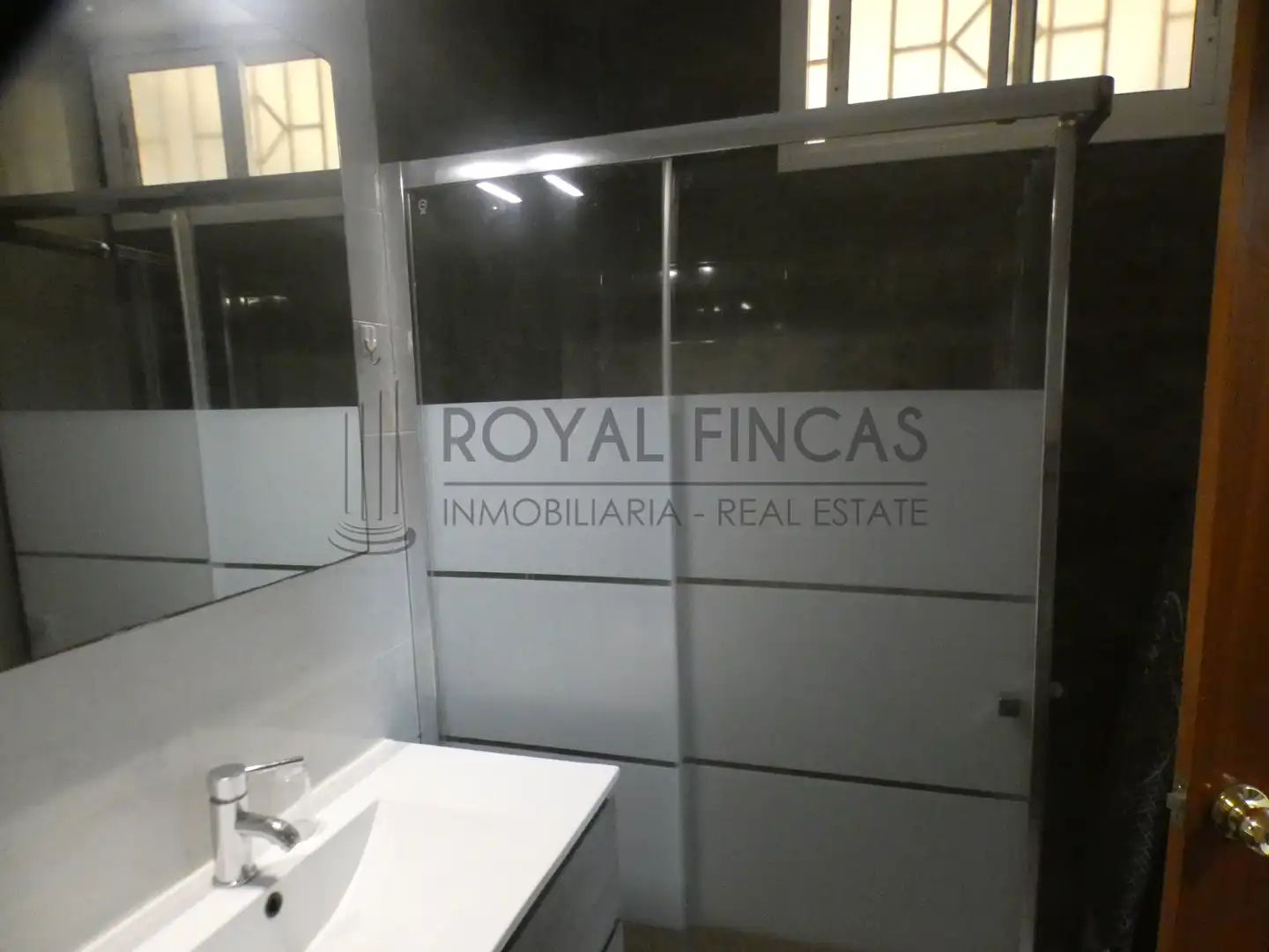 Bathroom of Flat for sale in Benalmádena  with Terrace and Furnished