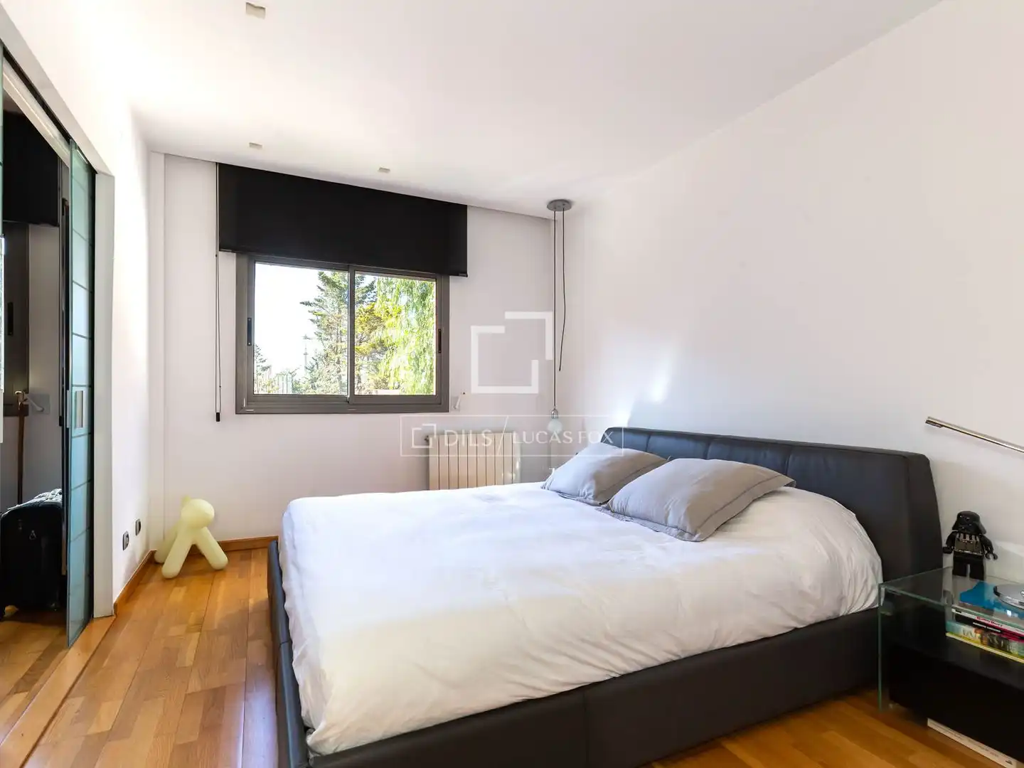Bedroom of Flat for sale in Sant Just Desvern  with Air Conditioner, Heating and Parquet flooring