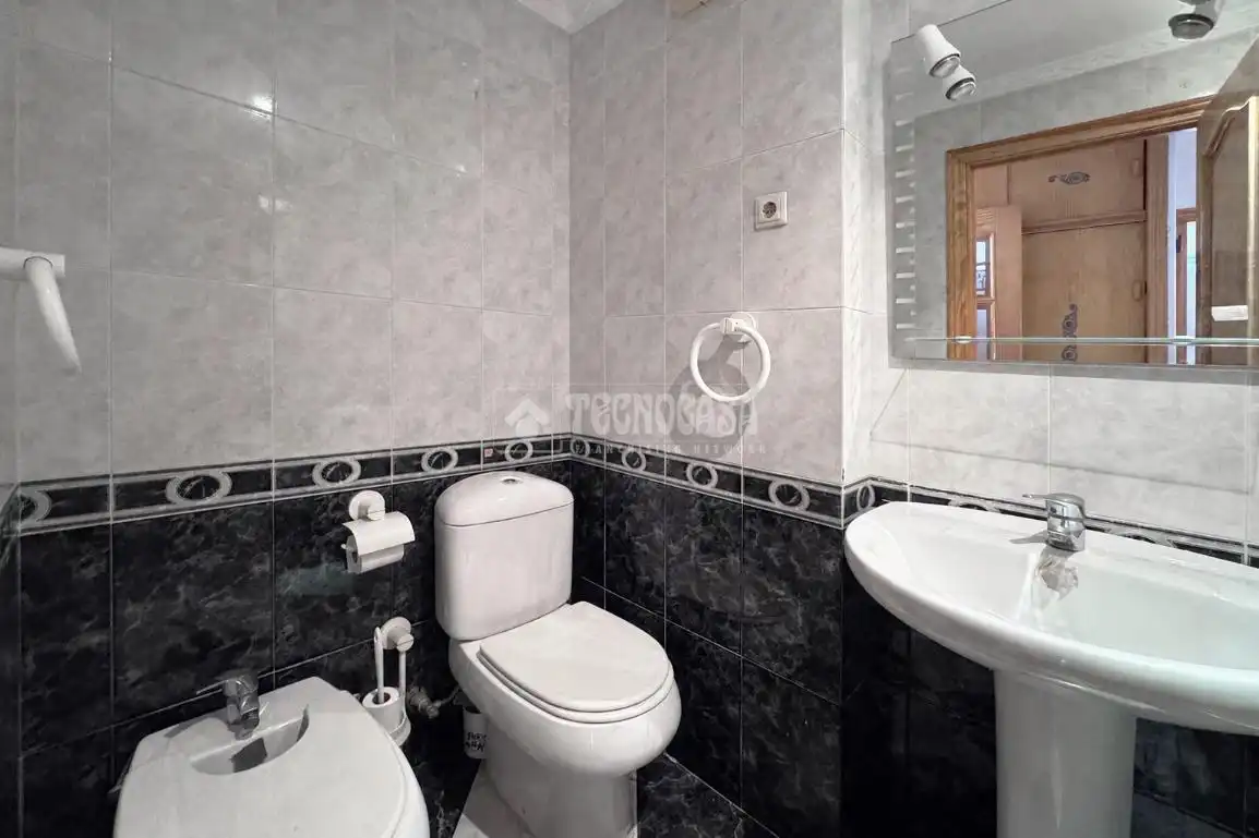 Bathroom of Flat for sale in Torremolinos