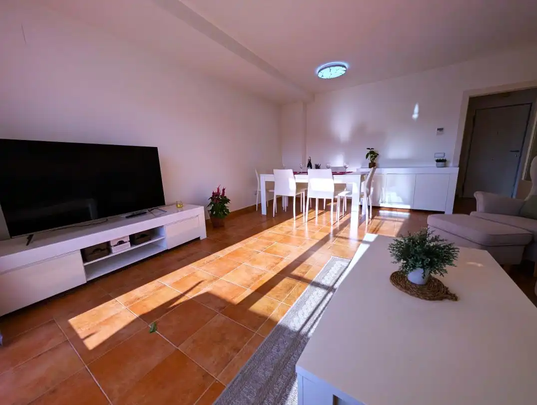 Sala d'estar de Apartament de lloguer en La Alcaidesa amb Aire condicionat, Calefacció i Jardí privat