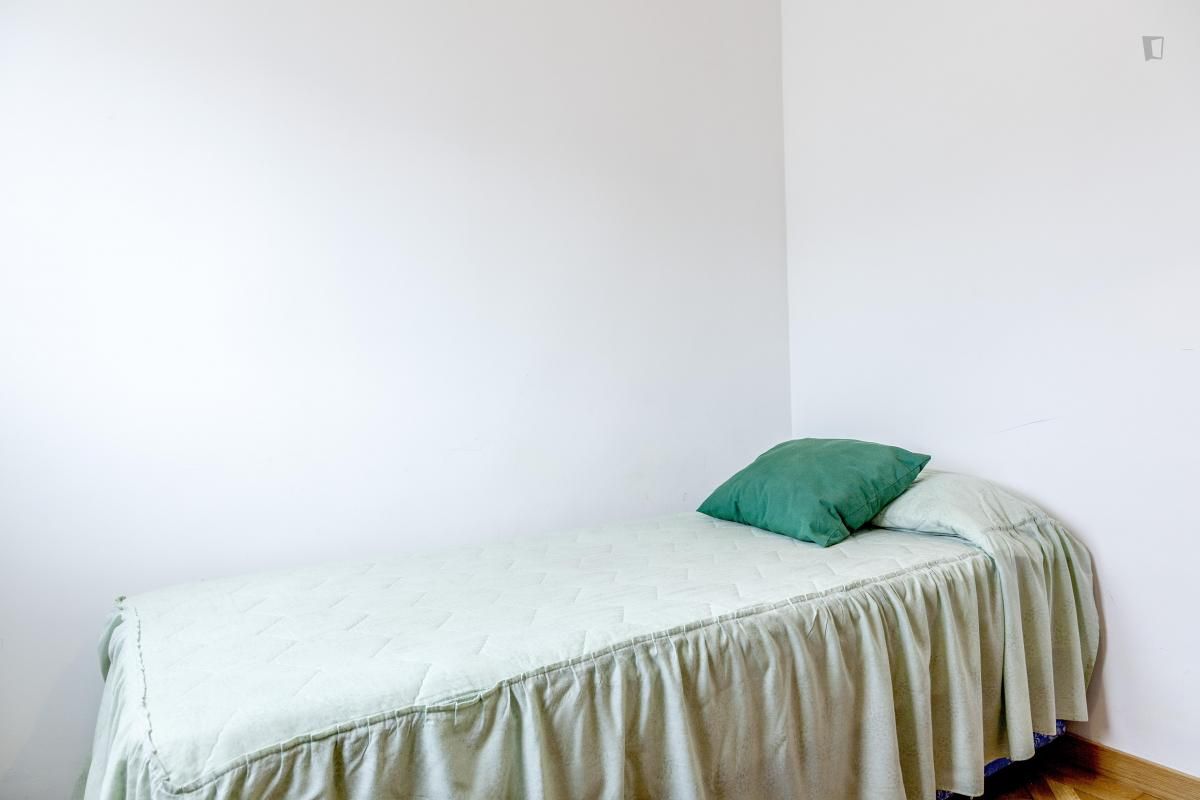 Dormitori de Apartament de lloguer en  Madrid Capital amb Aire condicionat, Calefacció i Moblat