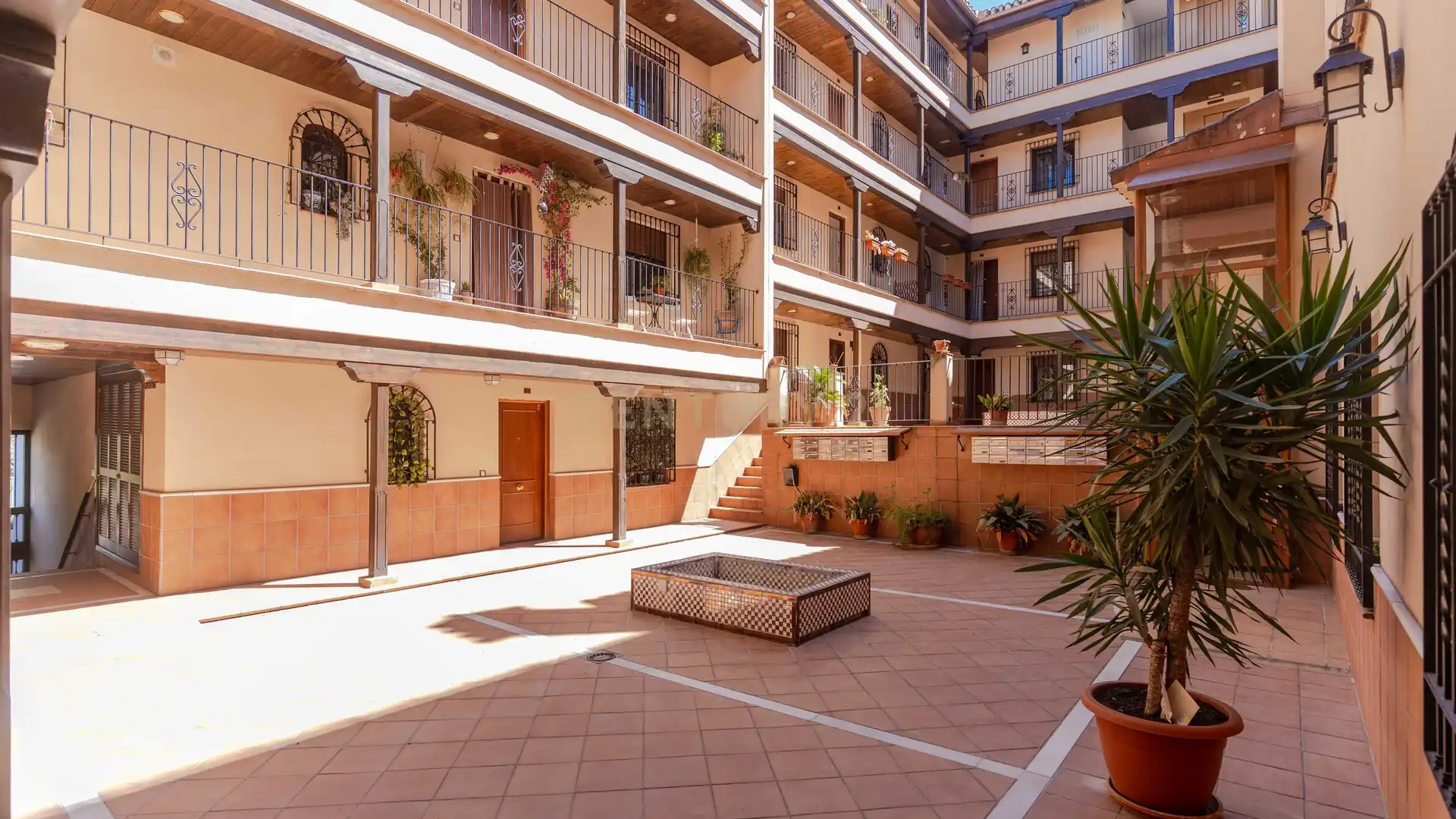 Exterior view of Flat for sale in La Zubia  with Air Conditioner and Storage room