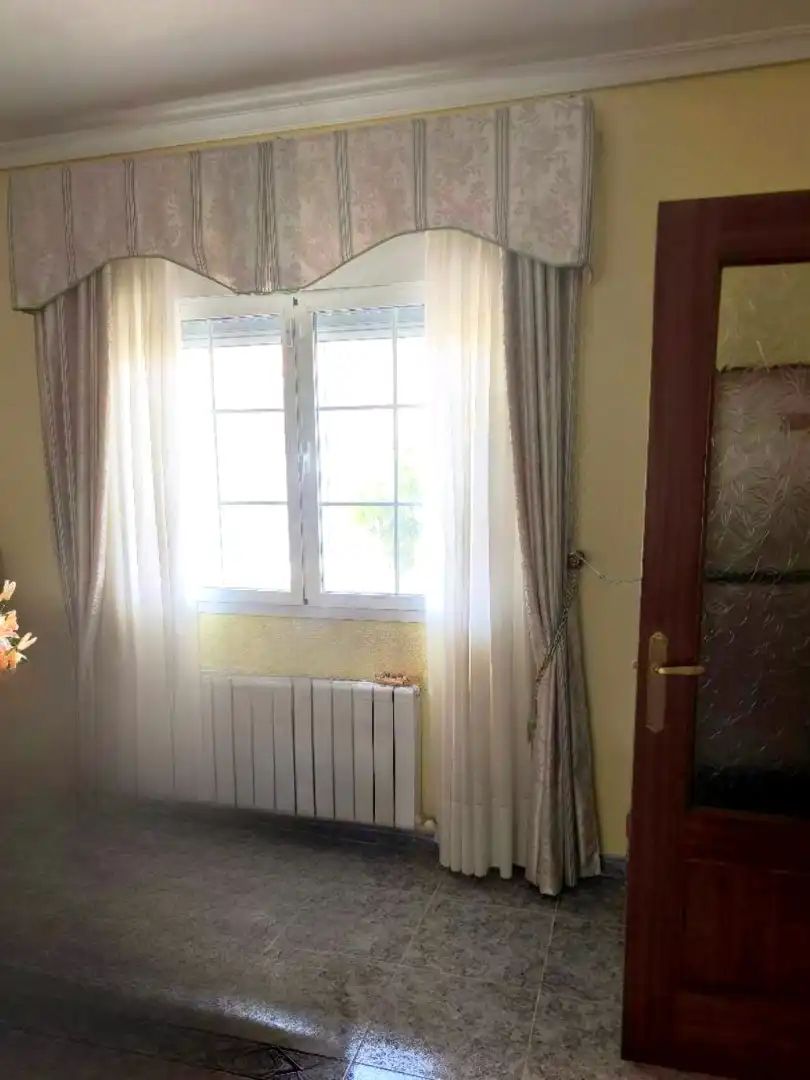 Dormitori de Casa adosada en venda en Montearagón amb Aire condicionat i Calefacció