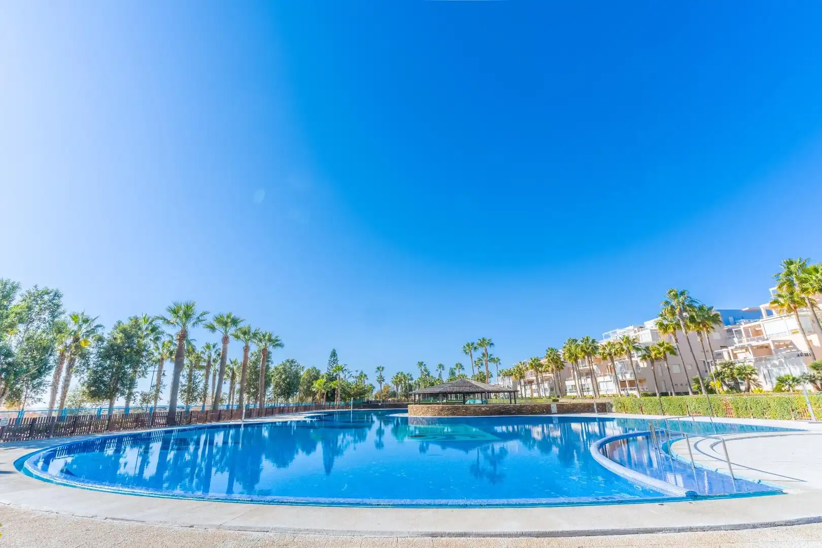 Piscina de Ático en venta en El Ejido con Aire acondicionado, Calefacción y Jardín privado