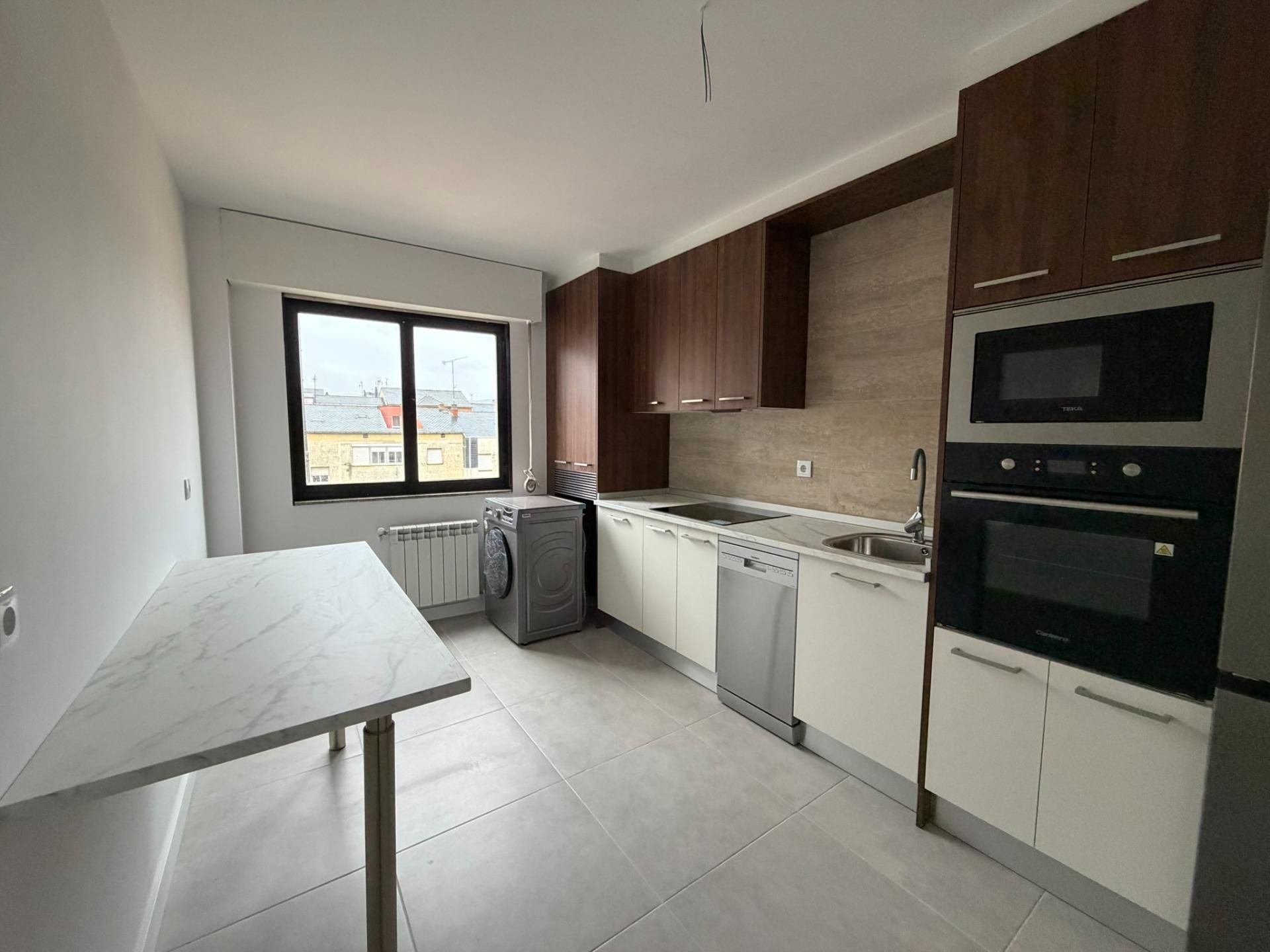 Kitchen of Flat for sale in Ponferrada  with Heating