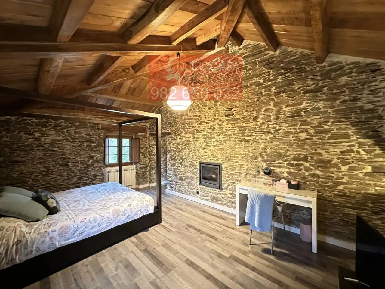 Dormitori de Casa o xalet en venda en Castro de Rei amb Calefacció, Jardí privat i Parquet