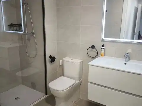 Badezimmer von Wohnung zur Miete in Calafell mit Klimaanlage, Heizung und Parkett