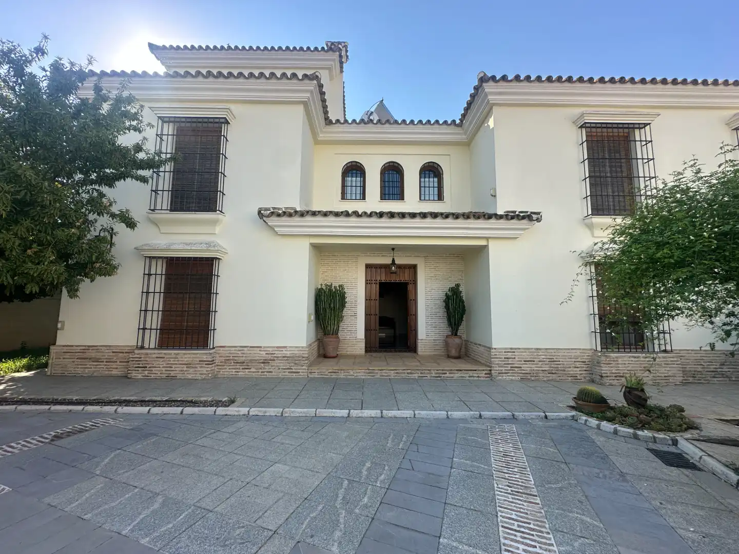 Chalet con terraza en venta en Sanlúcar la Mayor