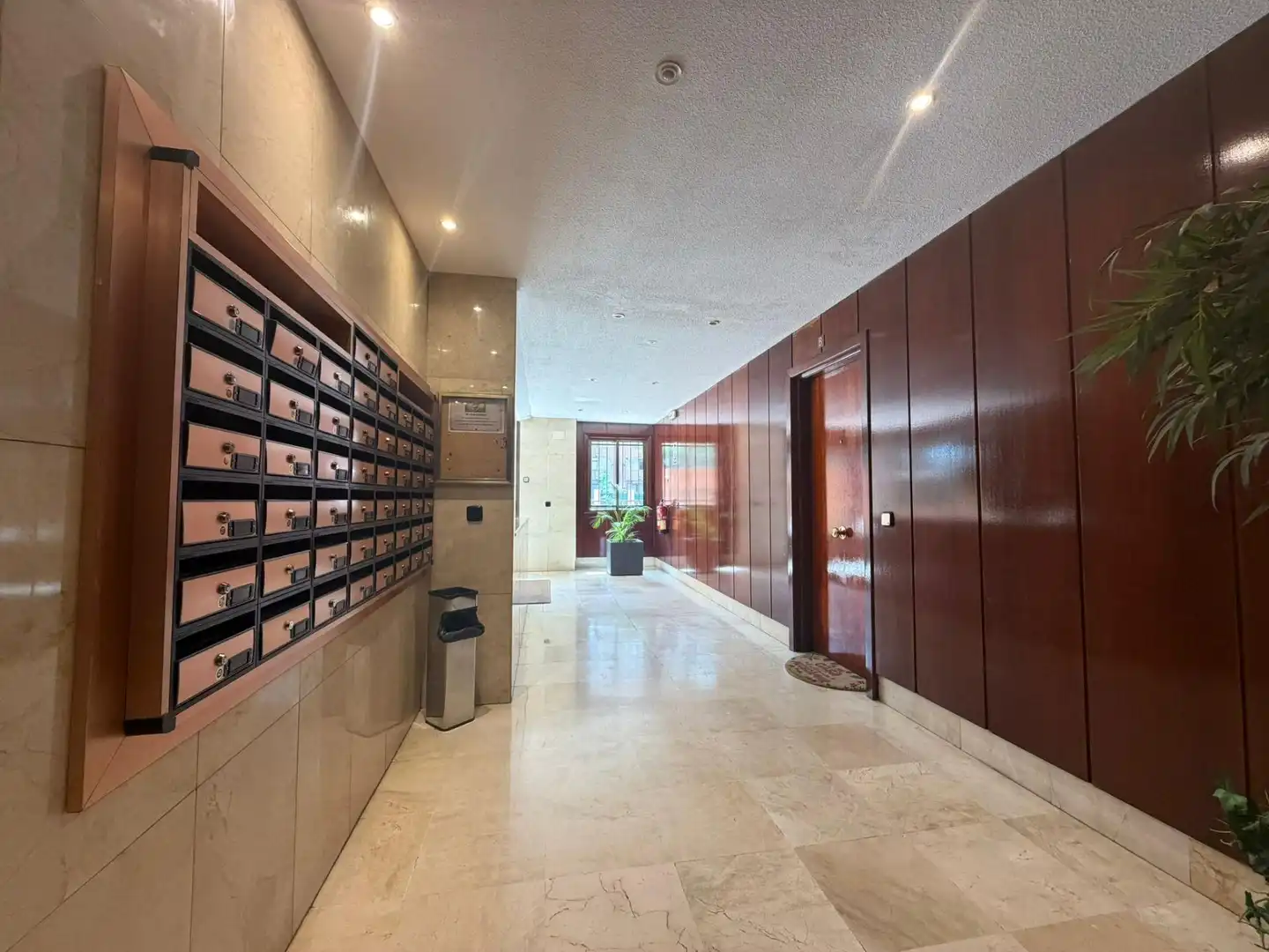 Wohnung zur Miete in Madrid mit Heizung, Privatgarten und Abstellraum