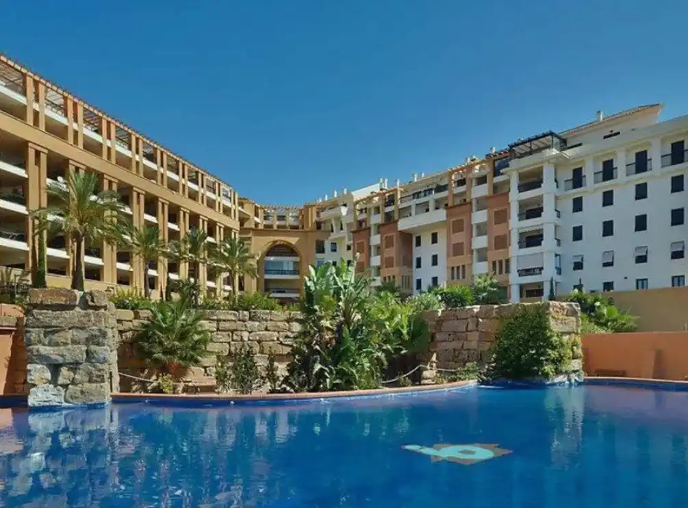 Außenansicht von Wohnungen zum Verkauf in Marbella mit Klimaanlage, Heizung und Terrasse