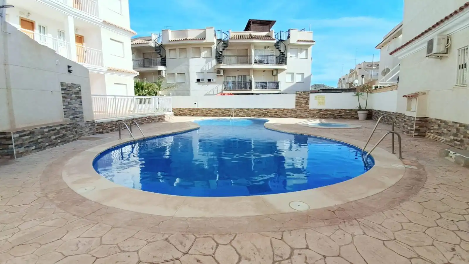 Piscina de Apartamento en venta en Águilas con Aire acondicionado, Calefacción y Jardín privado