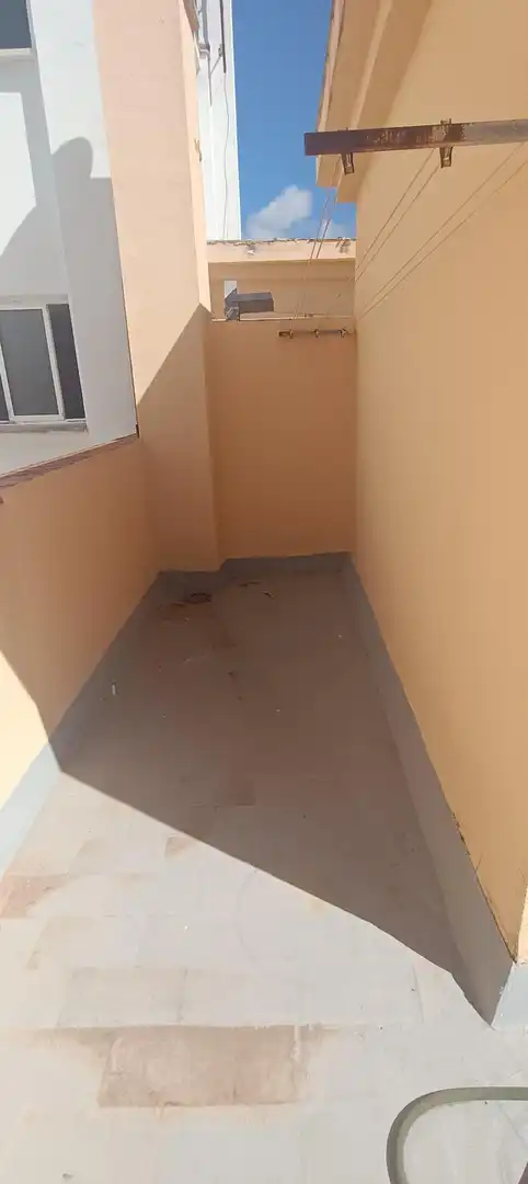 Casa adosada en venda en Algeciras amb Aire condicionat, Moblat i Alarma