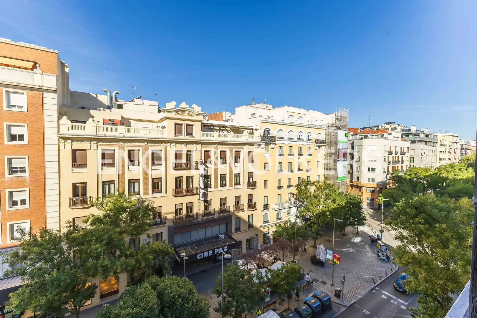 Außenansicht von Wohnung zur Miete in Madrid mit Klimaanlage, Heizung und Parkett