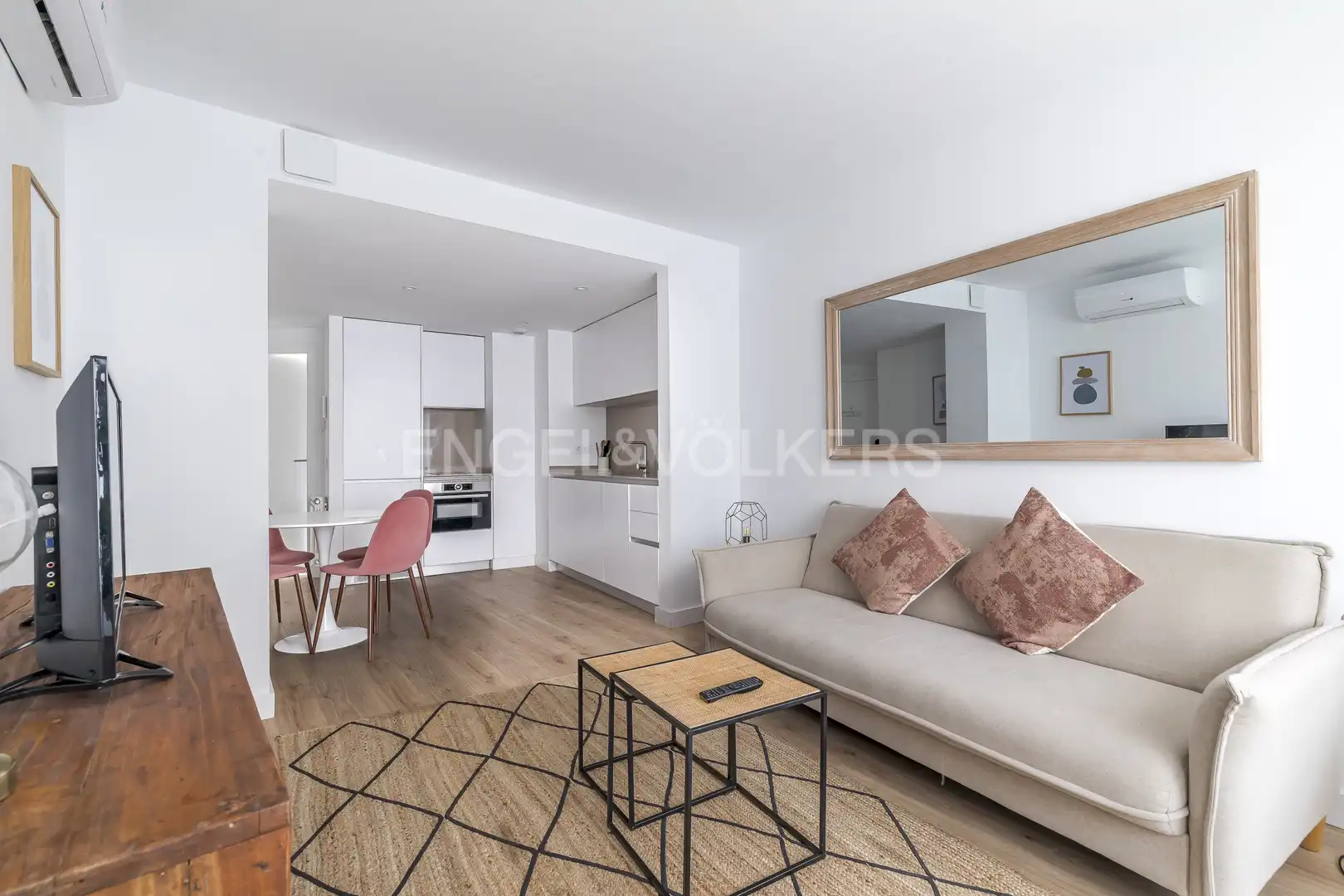 Sala de estar de Apartamento de alquiler en Madrid con Aire acondicionado, Calefacción y Amueblado